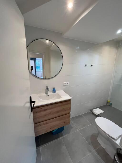 Hollywood 9 People - Khbnb Center Strasbourg