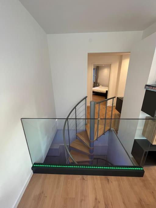Hollywood 9 People - Khbnb Center Strasbourg