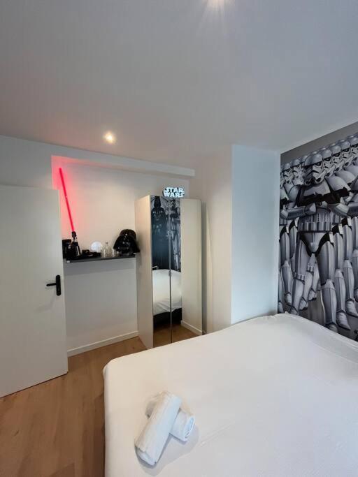 Hollywood 9 People - Khbnb Center *